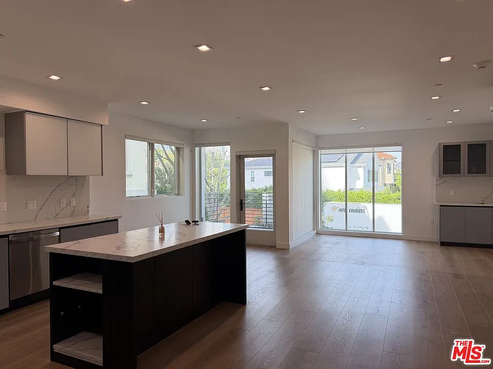 3 bed, 2.0 bath, $5,750 — Photo 2