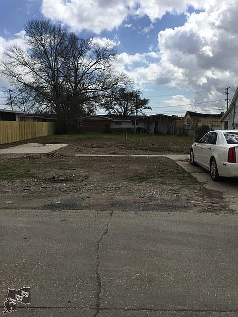 2nd image of 151 Roy St