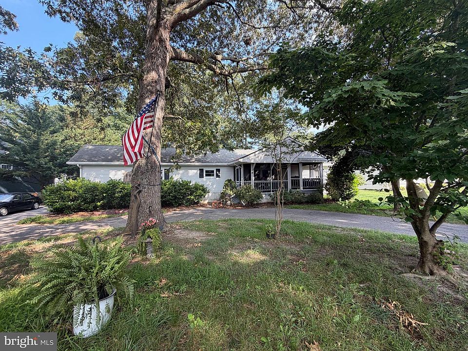 1st image of 6 Breakwater Dr