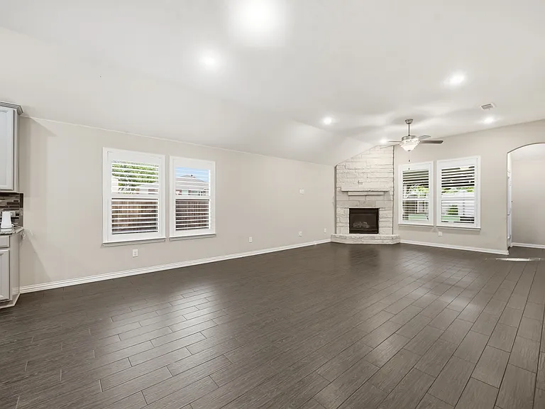 405 Windward Dr — Photo 5