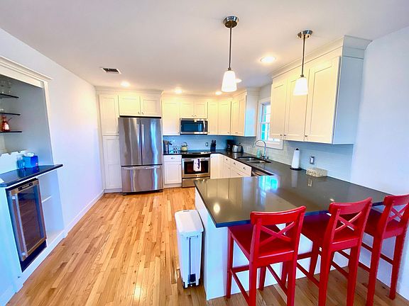 5th image of 224 Essex St