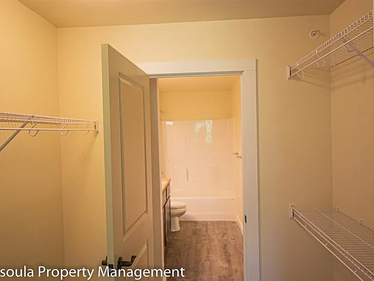 American Way Apartments — Photo 9