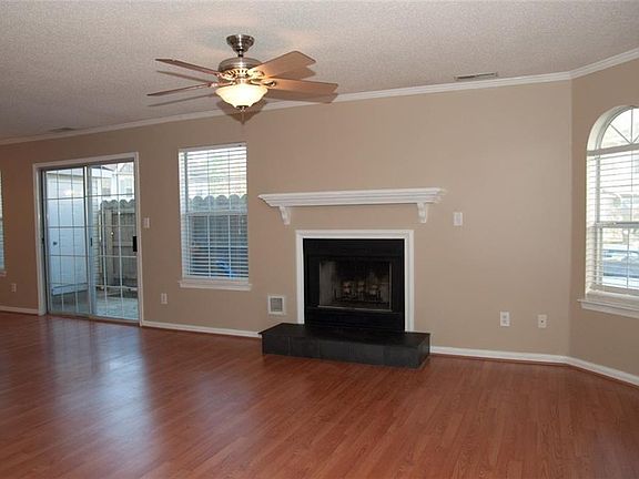 3rd image of 1644 Pattington Cir