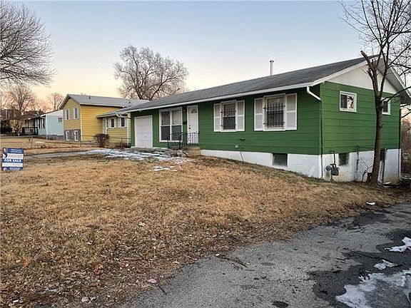 3rd image of 4705 E 39th St