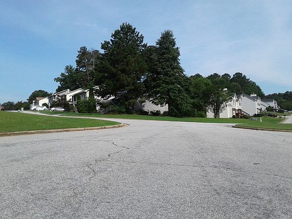 4th image of 6425 Eastbriar Dr