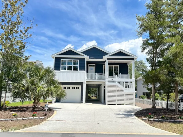 228 NE 38th Street, Oak Island, NC 28465