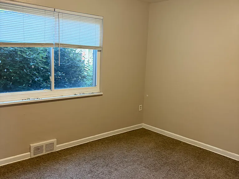 3235 White Oak Dr #5 — Photo 3
