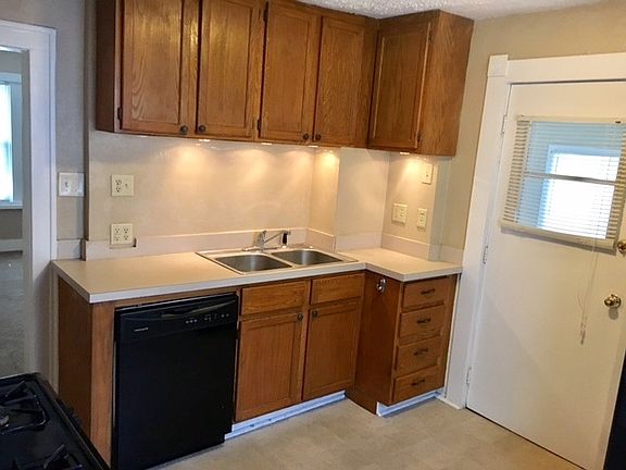 5th image of 1001 S 35th St