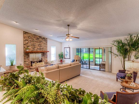 3rd image of 109 Woden Way