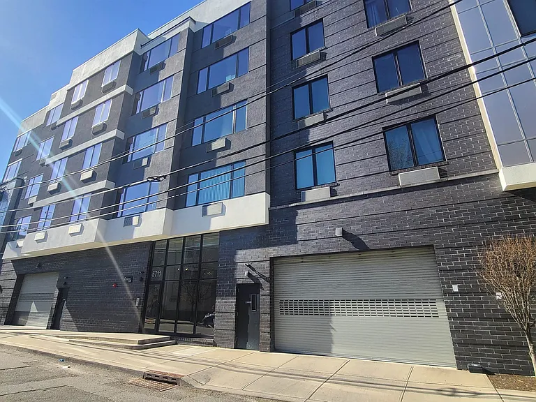 5711 Washington St #301 — Photo 23