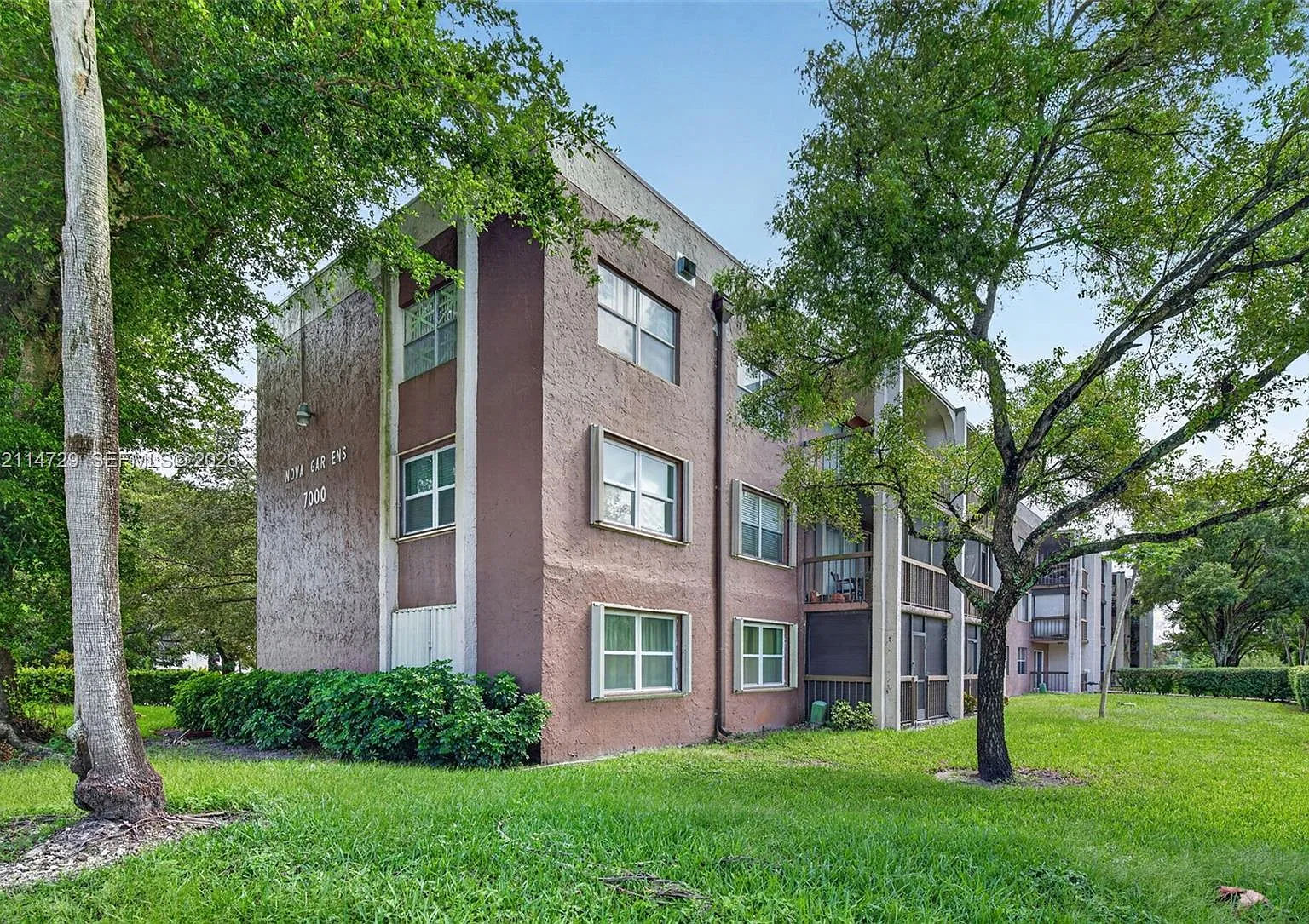 Nova Gardens Condo — Photo 2
