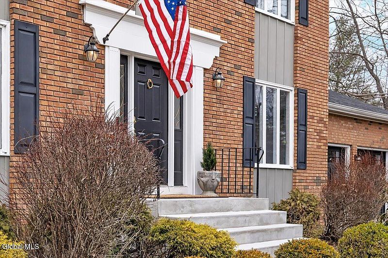 2nd image of 1124 Glenmeadow Court