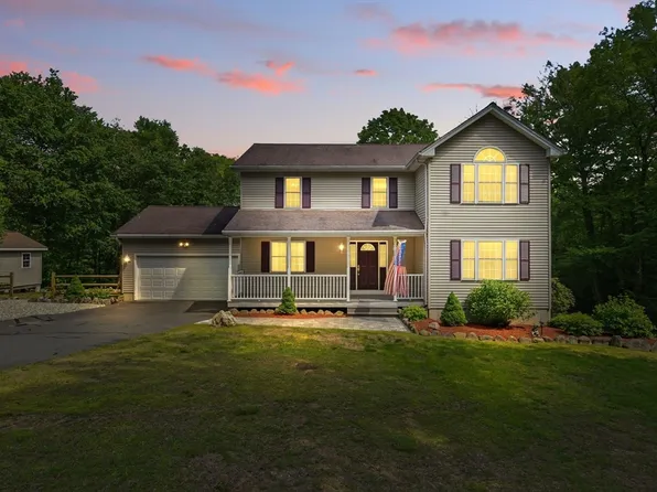 315 Woodland Way, Russell, MA 01071
