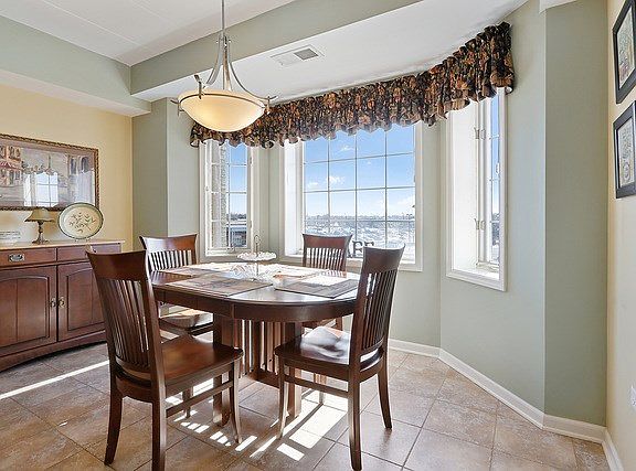 Bright & cheerful Breakfast room. Custom Silhouette Blinds throughout the home.