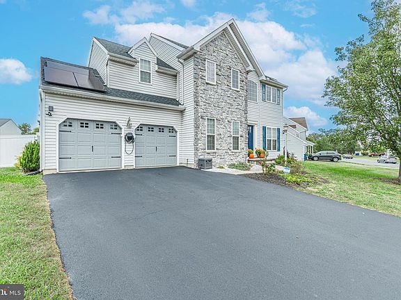 3rd image of 60 Fig Tree Way