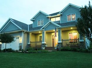 1602 Sparrow Rd, Waconia, MN 55387