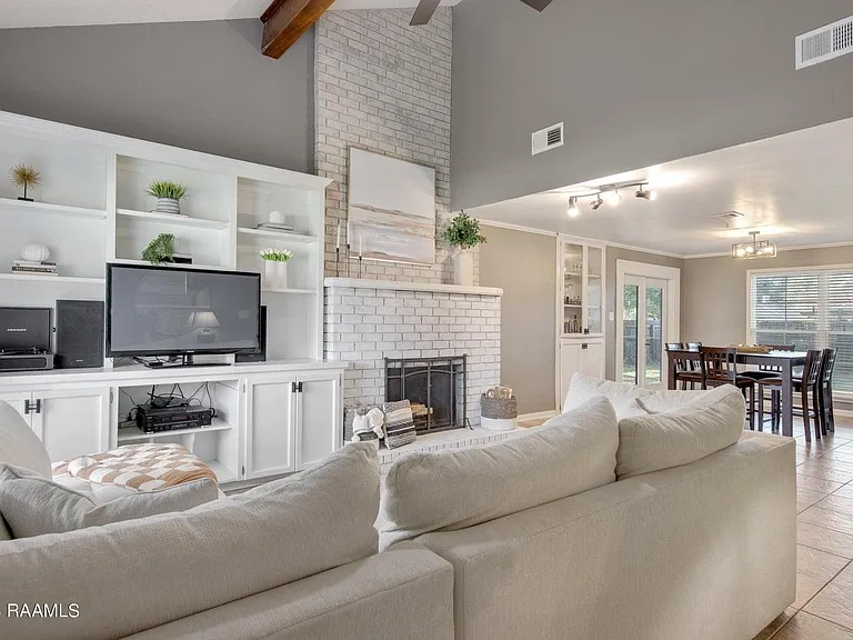 110 Village Green Dr — Photo 9