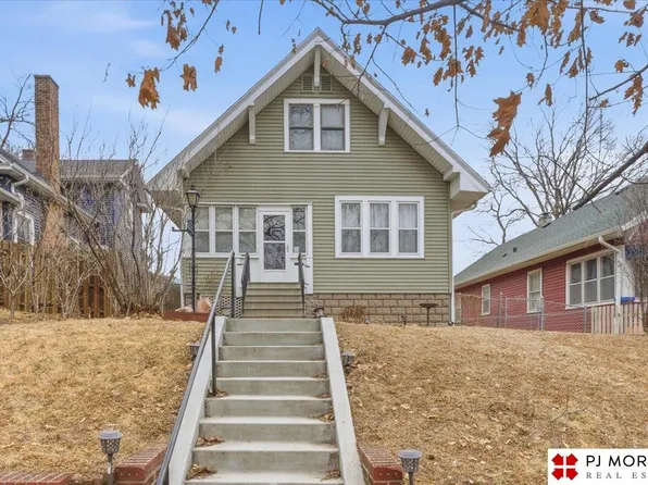 3325 Hoctor Blvd, Omaha, NE 68108