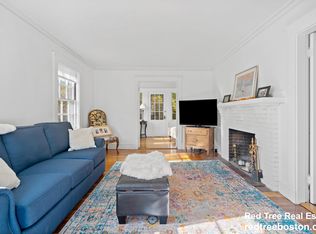 27 Oakwood Rd #1, Auburndale, MA 02466