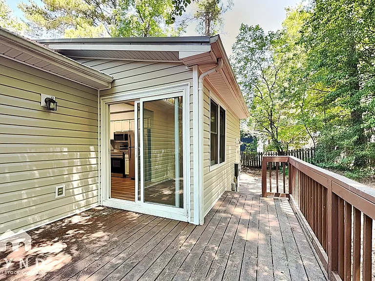 409 Crosspine Dr — Photo 18