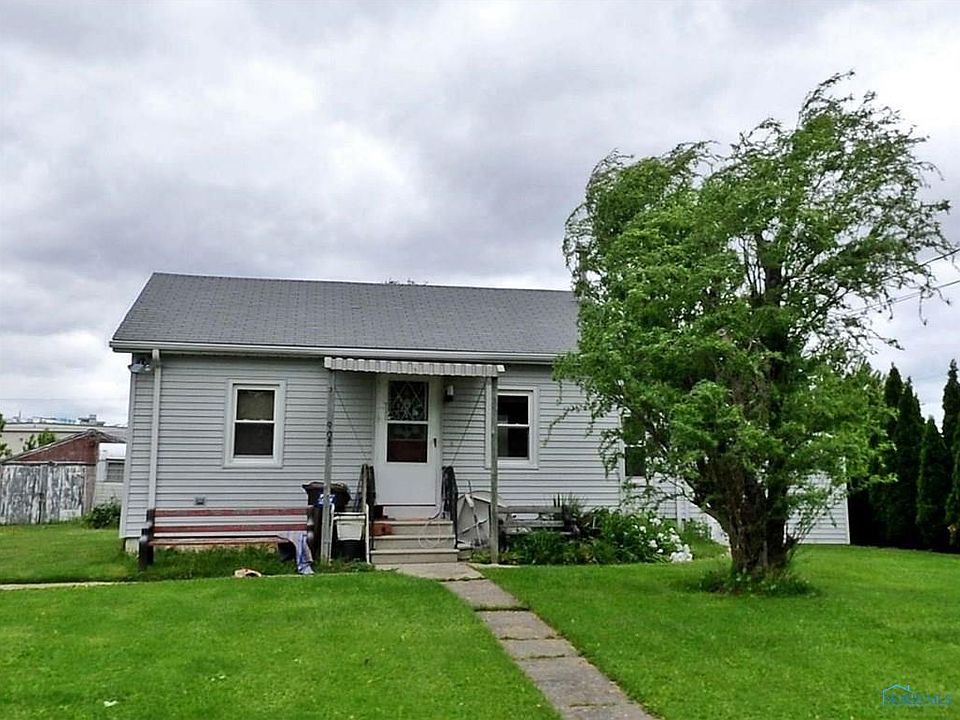 1st image of 902 W Curtis St