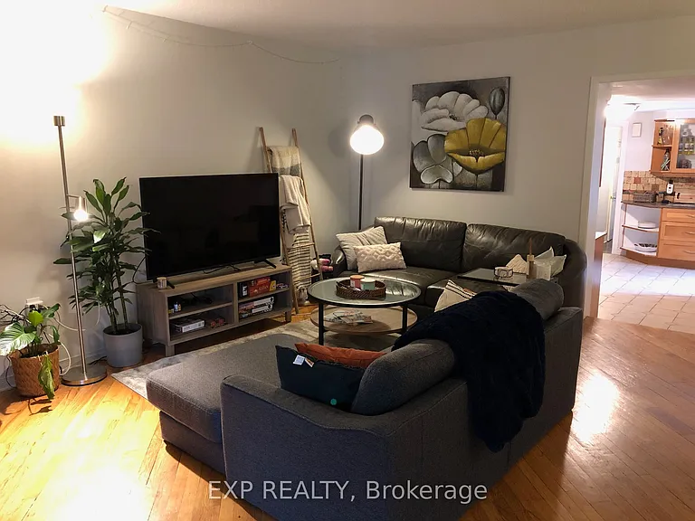 240 Breezehill Ave S #1 — Photo 11