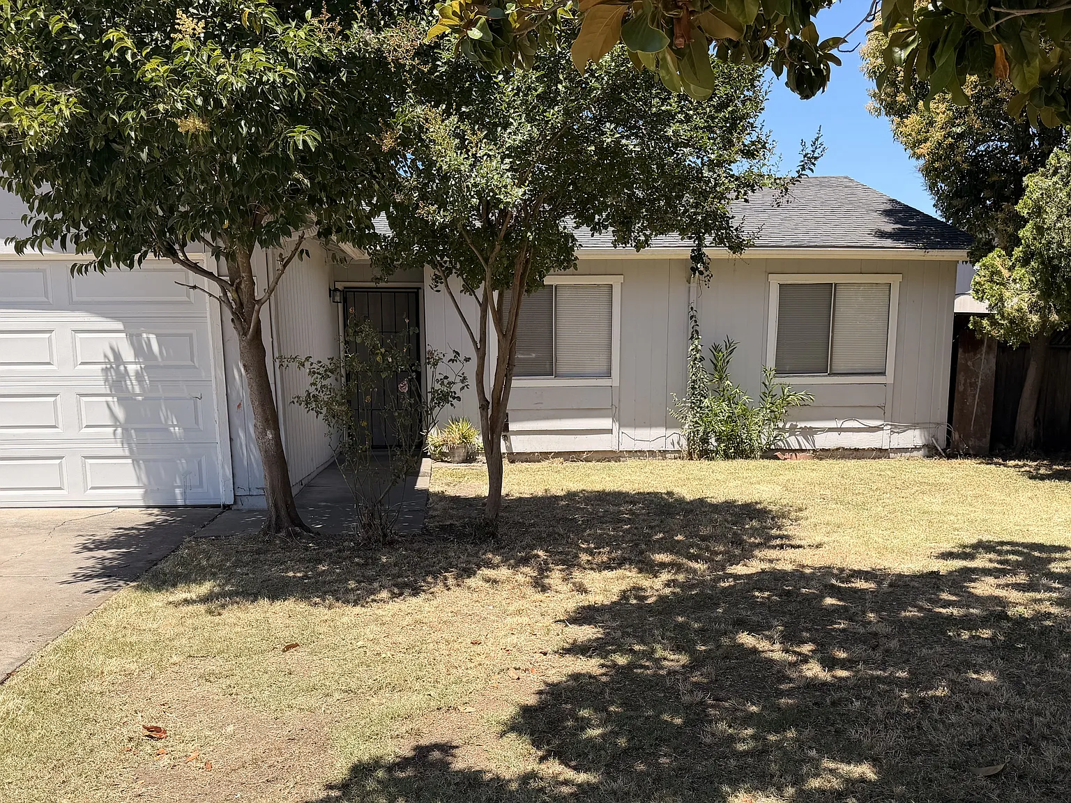 3 bed, $2,200 — Photo 1