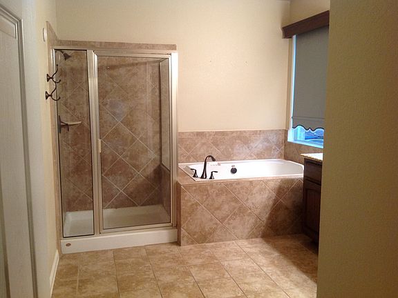 MB garden tub/sep shower