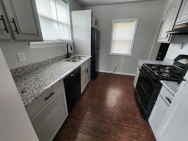824 Oak St — Photo 8