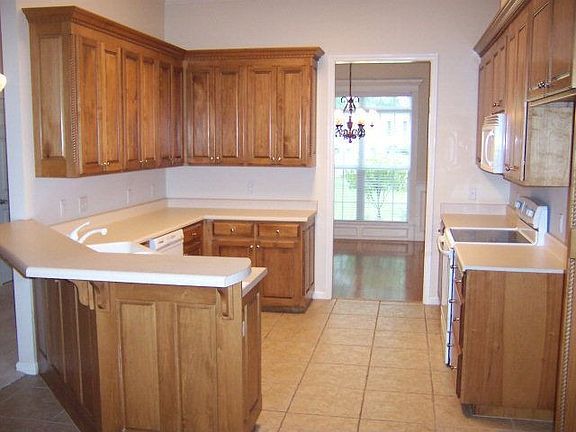 4th image of 500 E Coleman Dr