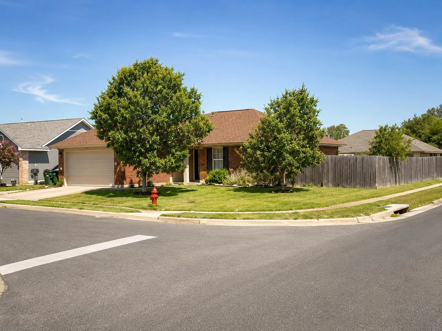 4 bed, 2.0 bath, 1375 sqft, $1,800 — Photo 2