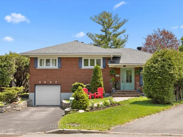2057 Alton St, Ottawa, ON K1G 1X3