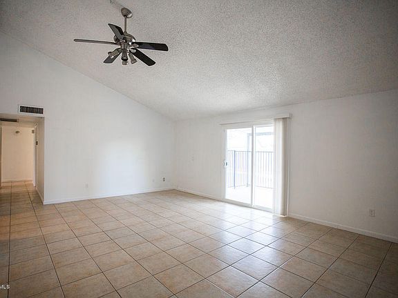 4th image of 5645 W Sunnyslope Ln