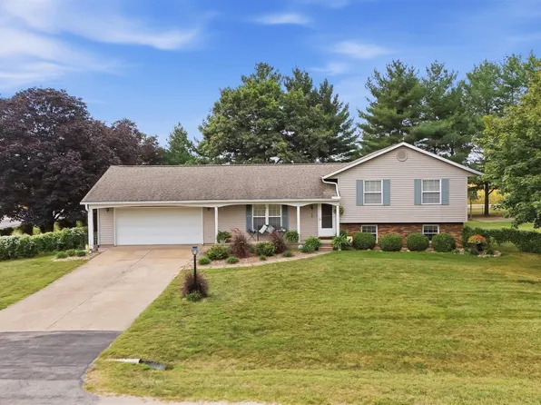 15717 N Brougham Dr, Chillicothe, IL 61523