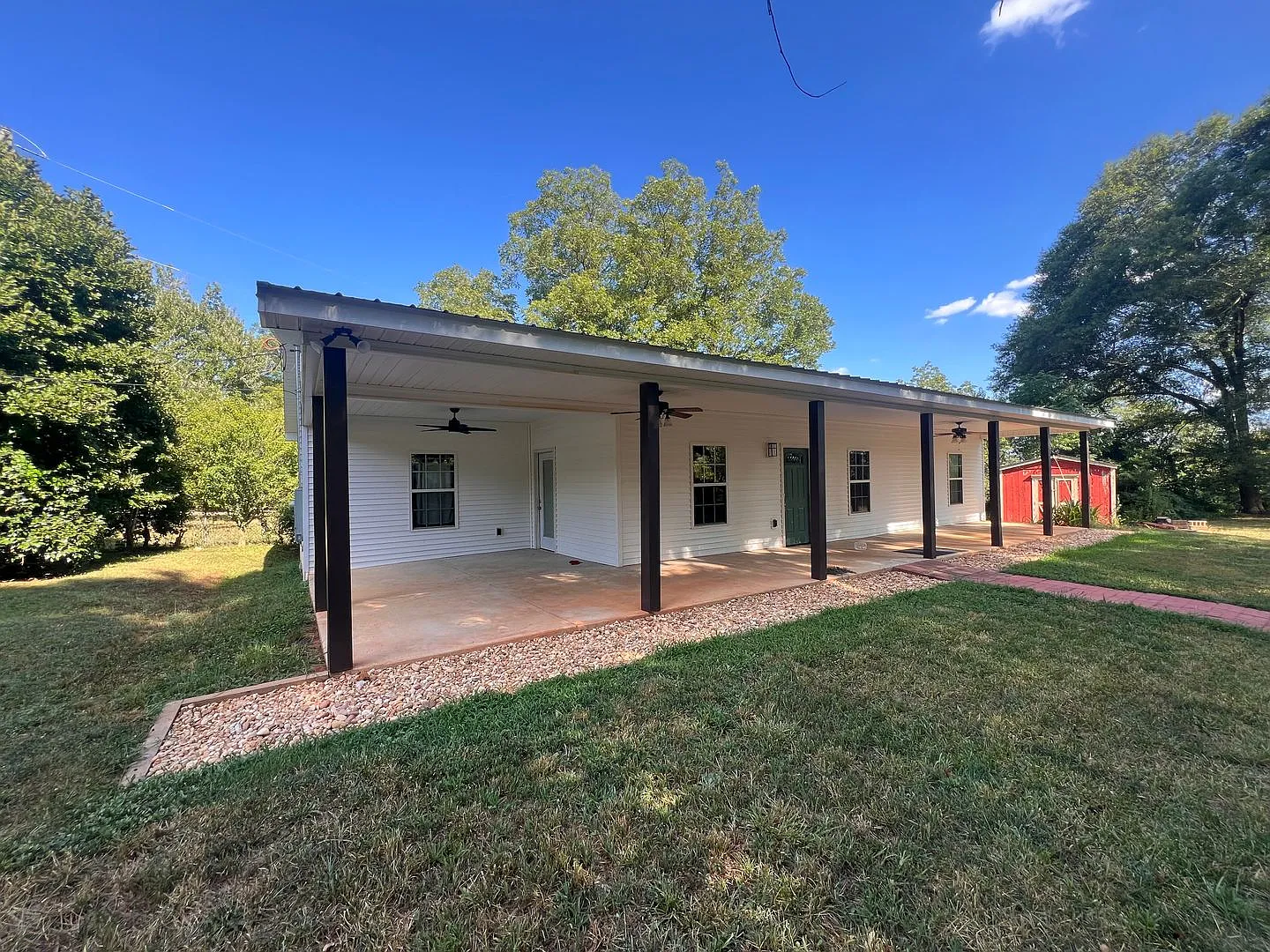 Beautifully Renovated 3-Bedroom Home with Fenced Yard in Jefferson, GA — Photo 1