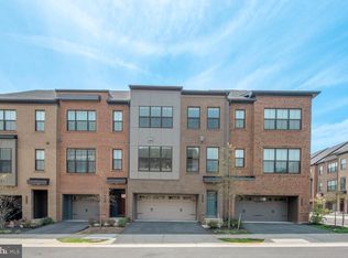 6233 Almerico Pl, Alexandria, VA 22312