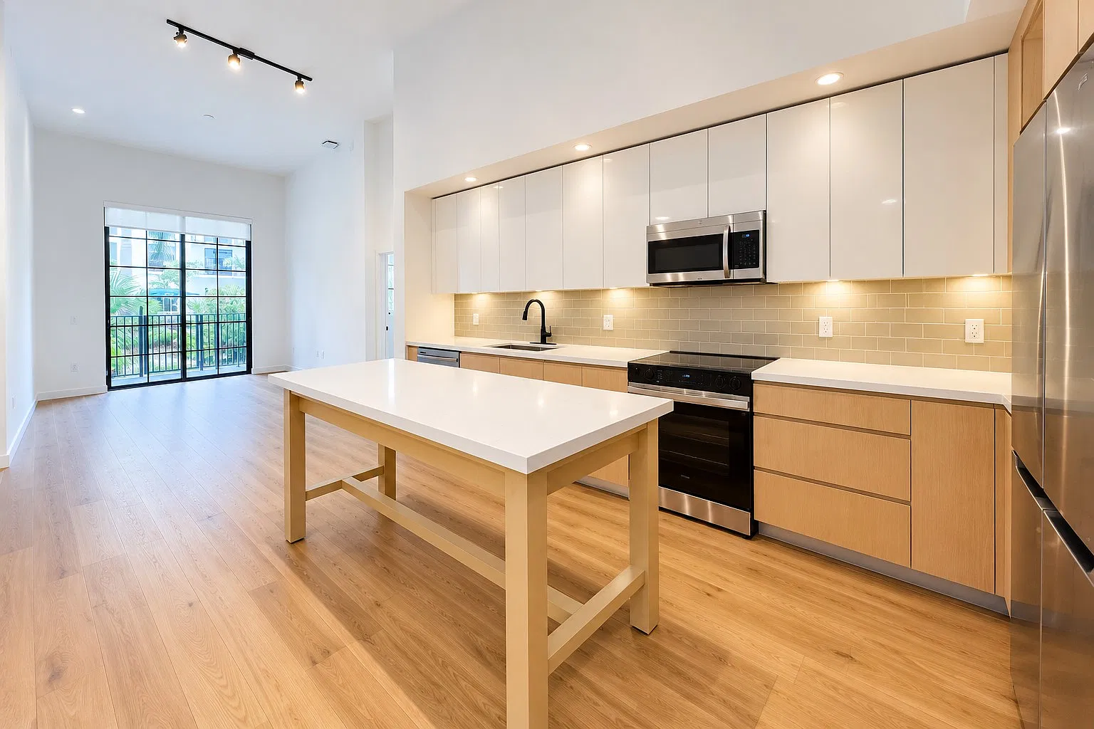 1652 NE 124th St — Photo 3