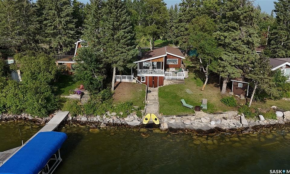 1st image of 2220 Spruce CRESCENT