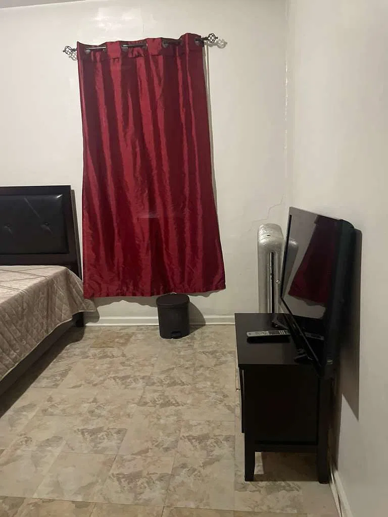 3 bed, $1,200 — Photo 2