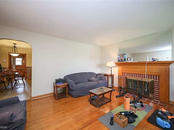 3rd image of 555 6th St