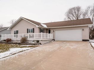 208 Christopher Ct, Fairbank, IA 50629
