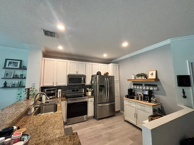 3 bed, 2.5 bath, 1502 sqft, $3,000 — Photo 2
