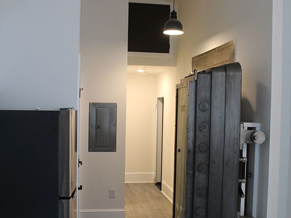 4th image of 114 W Court St #101
