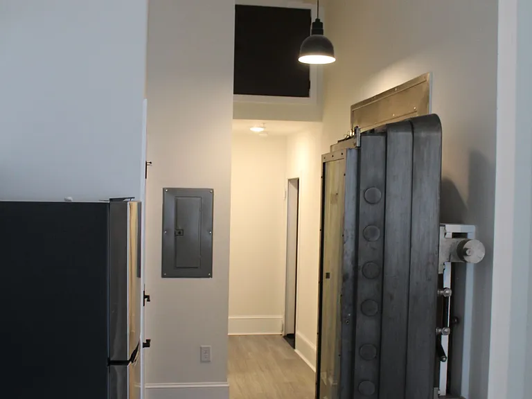 114 W Court St #101 — Photo 4