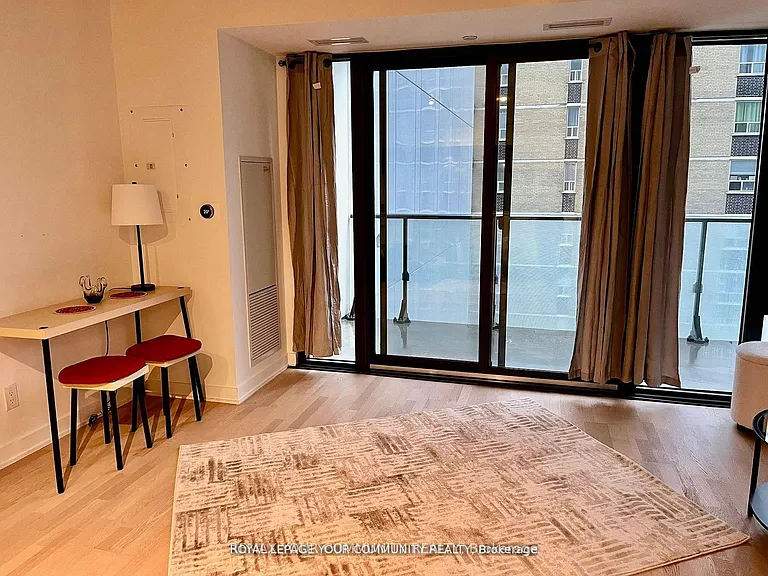 185 Roehampton Ave #409 — Photo 5