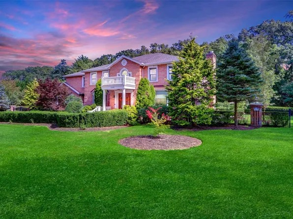 20 Pettit Drive, Dix Hills, NY 11746