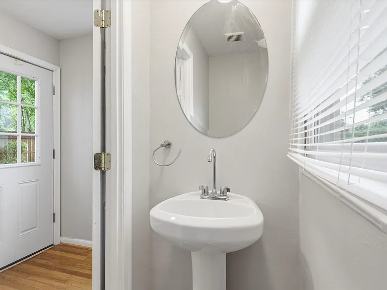 6330 Airlie Rd — Photo 12