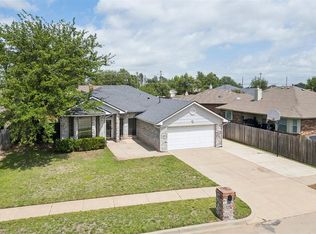 805 SE 35th St, Moore, OK 73160