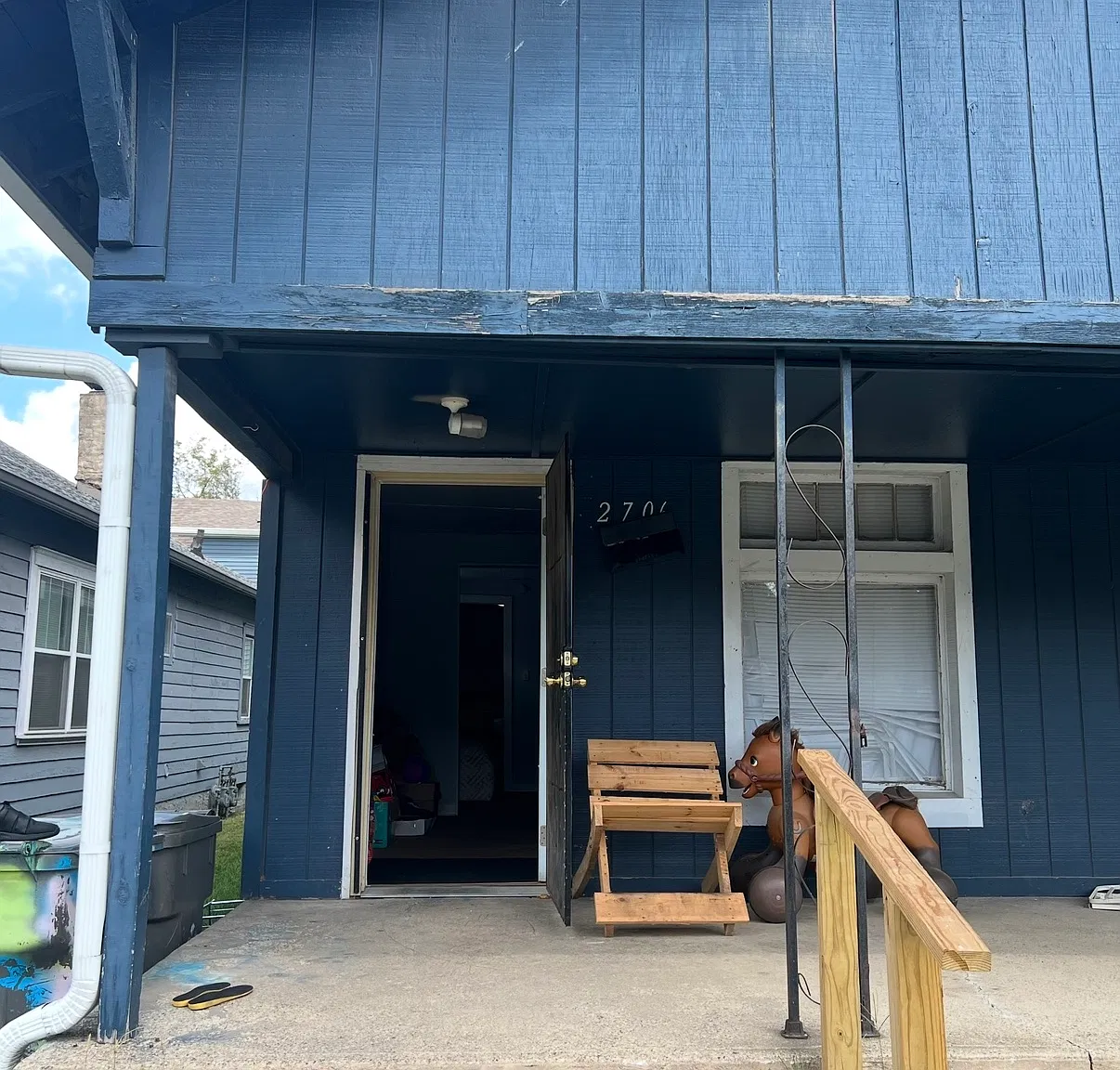 2706 E New York St — Photo 2