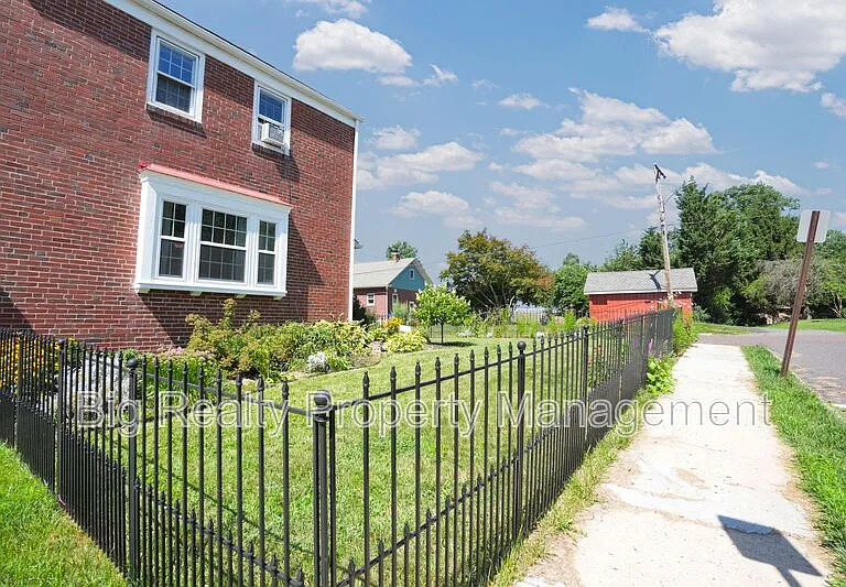 912 Feist Ave — Photo 15